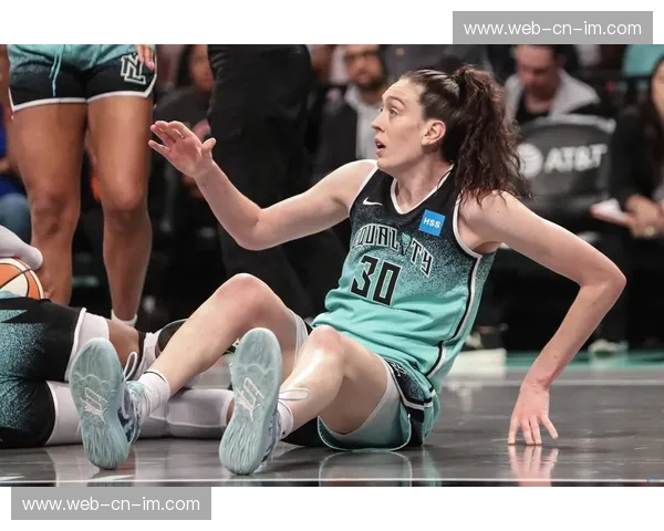 霓虹下的权杖之争：纽约自由人VS凤凰城水星，一场跨越时代的篮球史诗