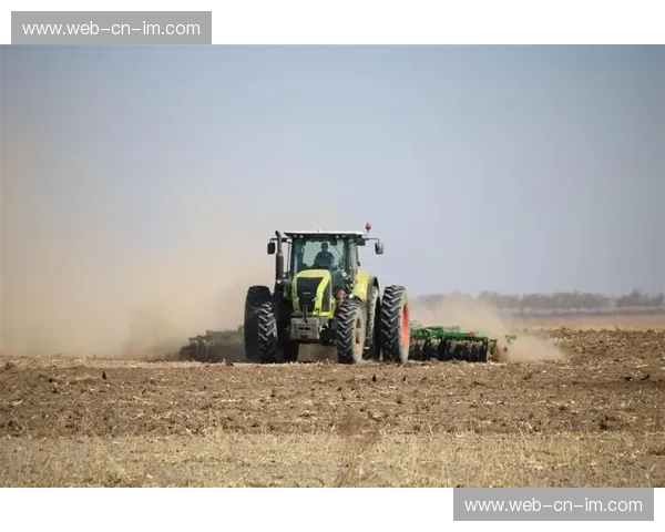 纳斯尔的奇迹：拖拉机轰鸣下的东方崛起
